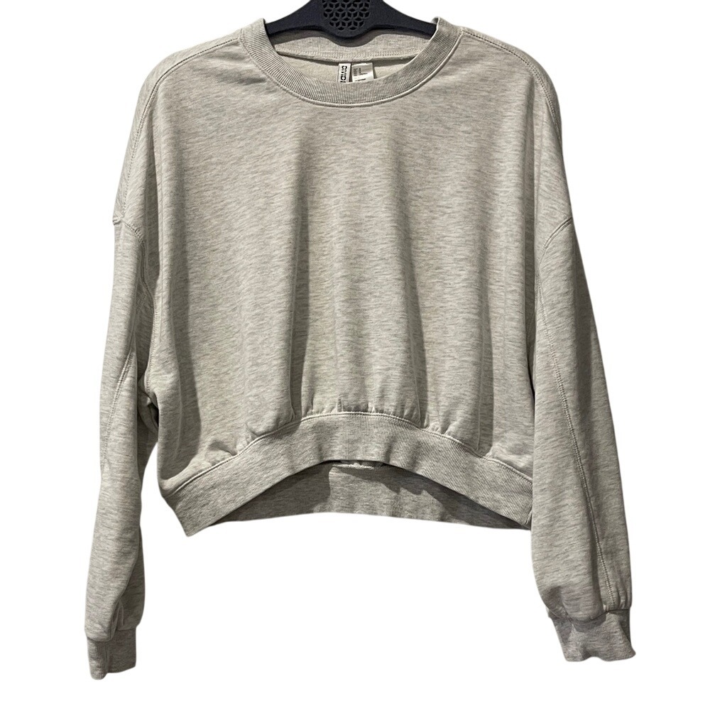H&M Divided Light Gray‎ Cropped Sweatshirt Medium